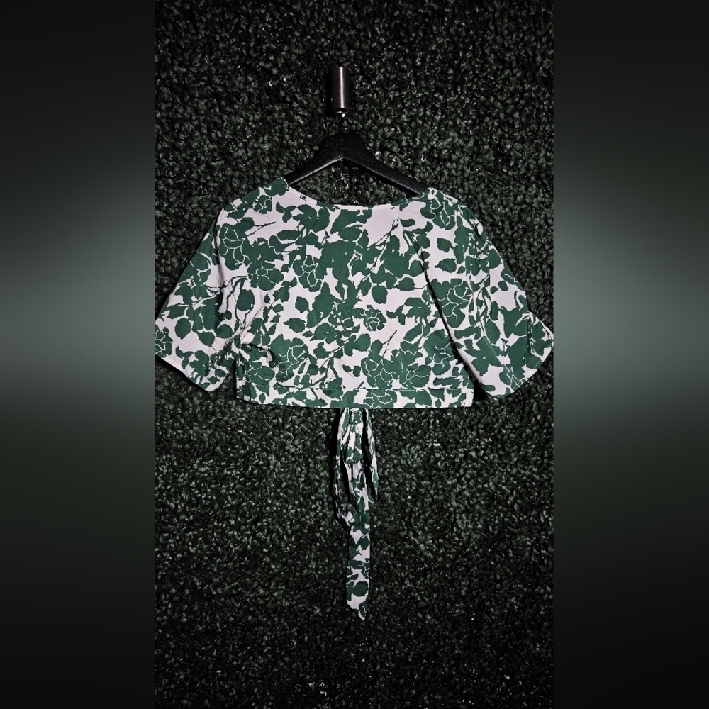 Floral Green Wrap Top - Picture 3 of 4